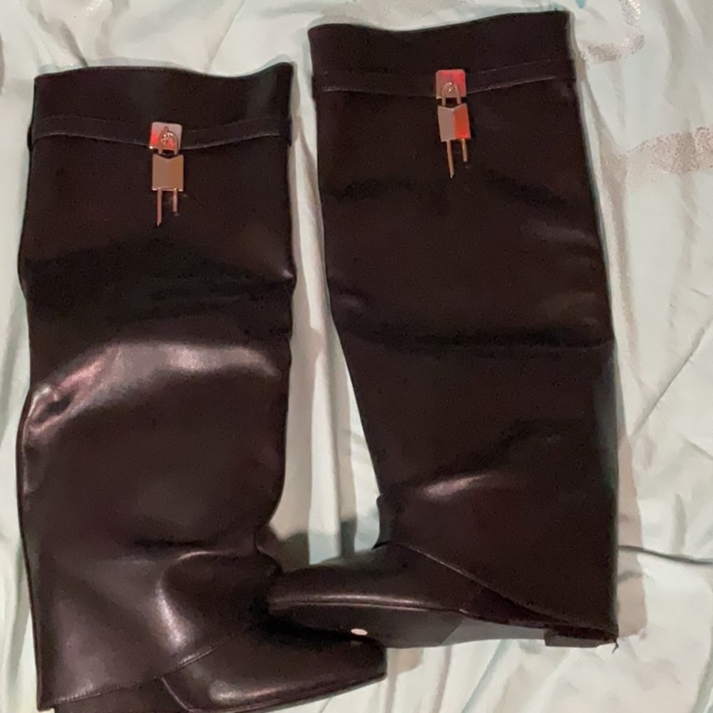 Elegant Black Leather Heeled Boots for Women